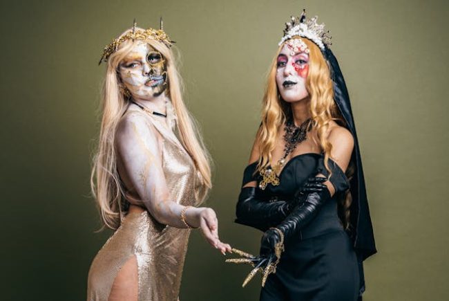 תחפושות קלאסיות לנשים: 7 רעיונות לתחפושות שתמיד עובדות!